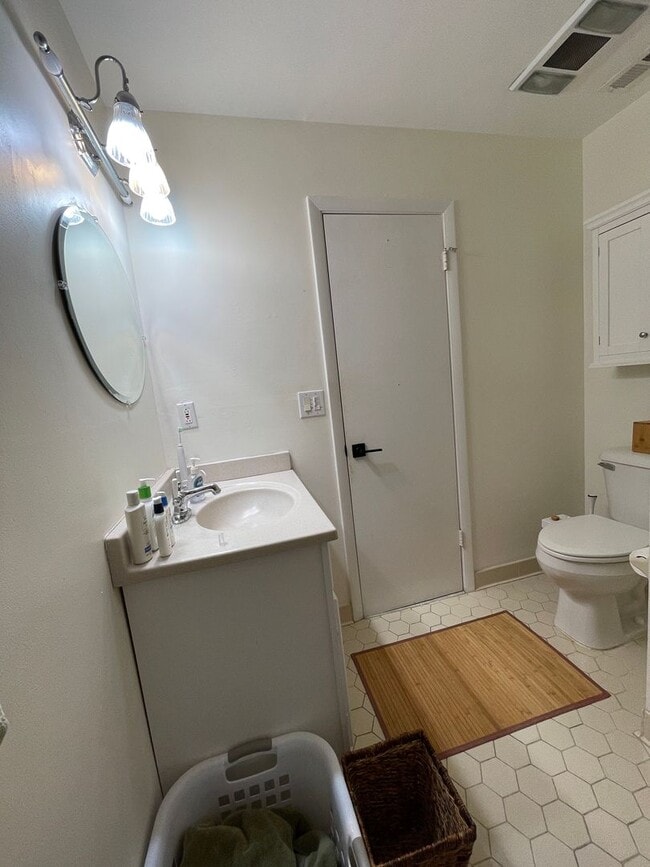 Building Photo - Lynnhaven Shores