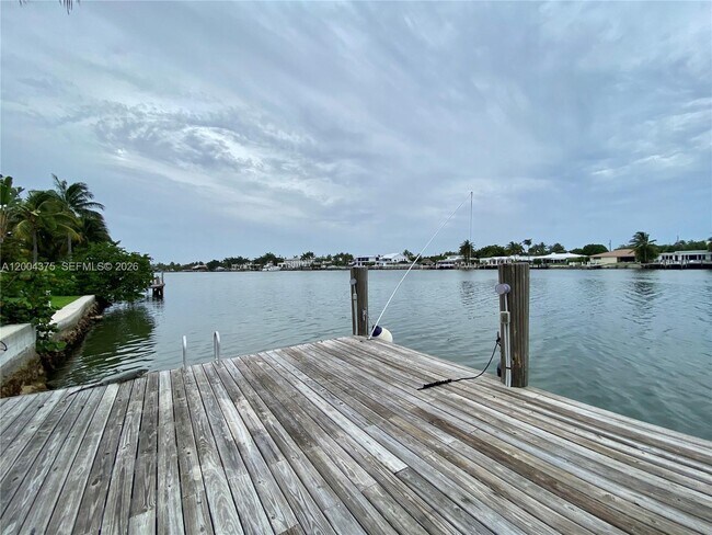 Building Photo - 265 N Shore Dr