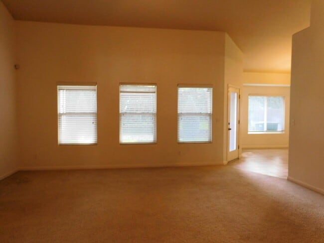 Building Photo - 5189 W Beechwood Ave