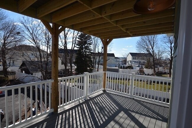 Building Photo - 35 Lincoln St