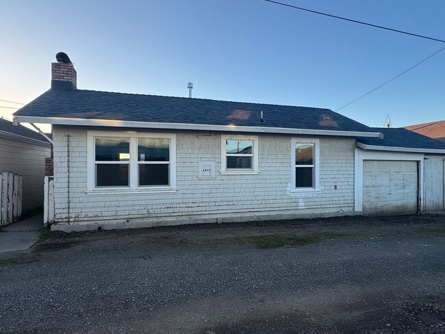 Building Photo - 2015 I St