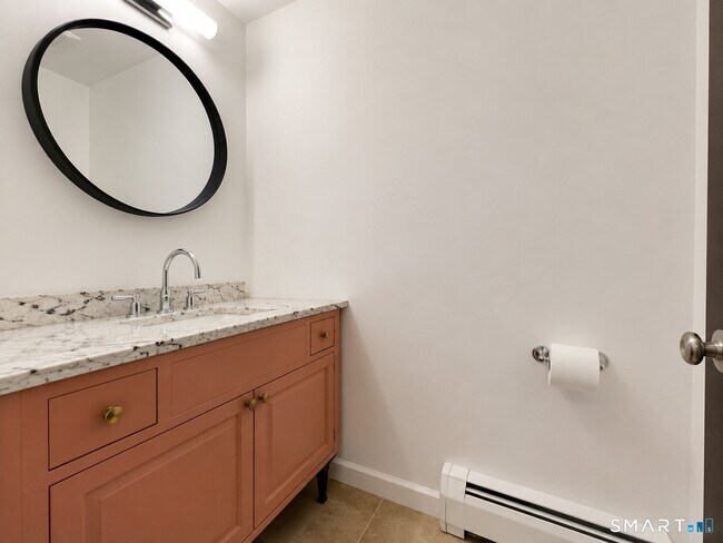 Building Photo - 10 Evergreen Pl