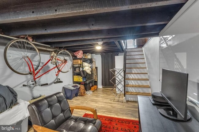 Building Photo - 2531 Collins St