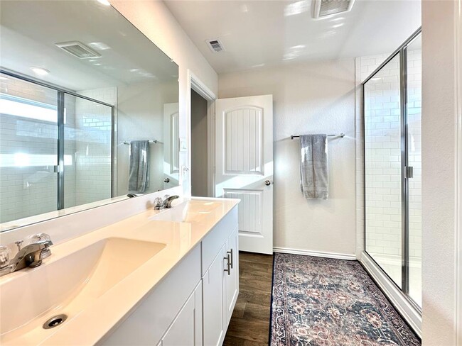 Building Photo - 331 N Richland Dr