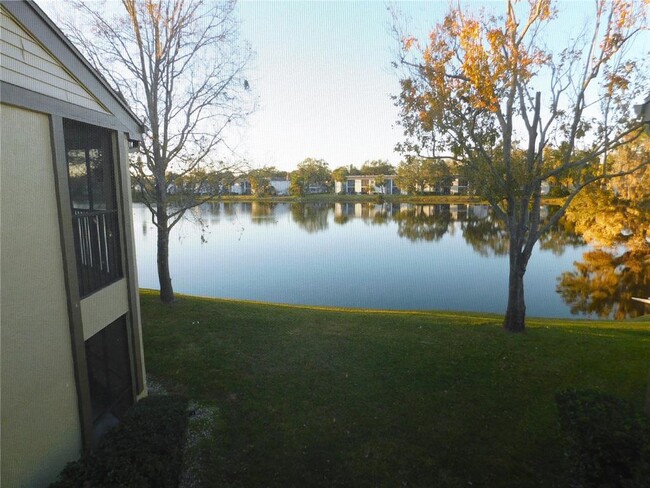 Building Photo - 218 Woodlake Wynde