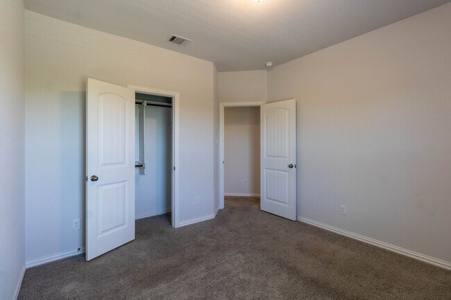 Building Photo - Stunning two story 4 bedroom with den and media/ game area in Pflugerville!