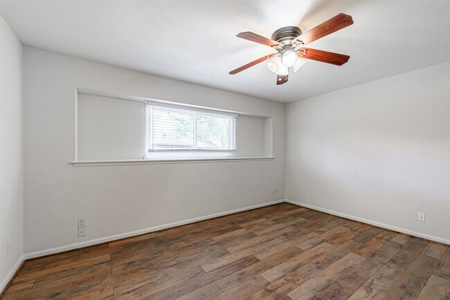 Building Photo - 124 Dogwood St