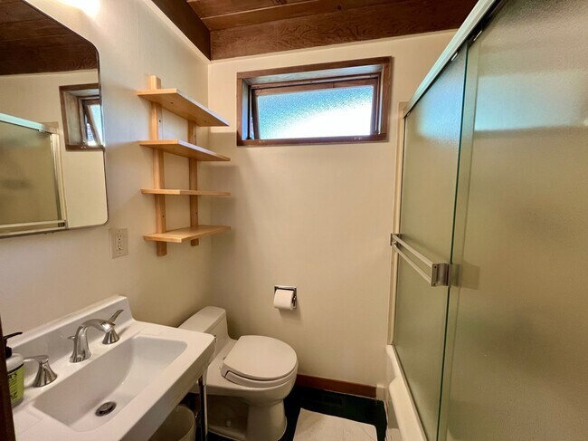 Upper Bathroom - 1216 Spruce St