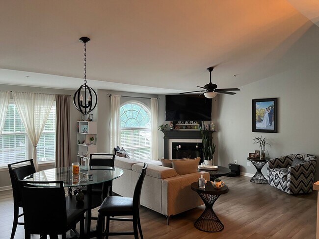 Building Photo - Updated 2-Bedroom Condo in Winston-Salem