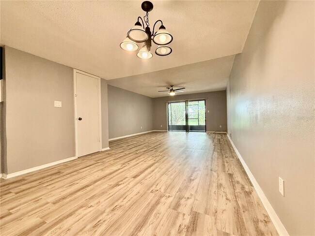 Building Photo - 5437 Vineland Rd