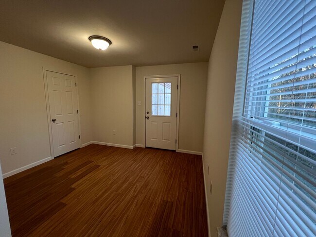 Building Photo - 112 Horseshoe Valley Dr