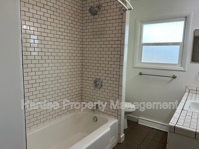 Building Photo - 1835 Broadmoor Dr