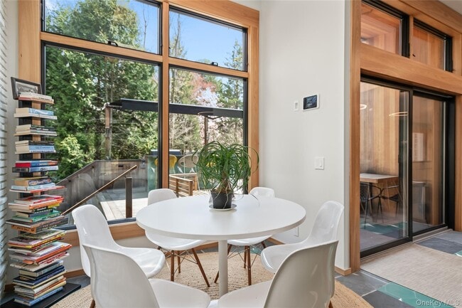 Building Photo - 14 Tall Tree Ct