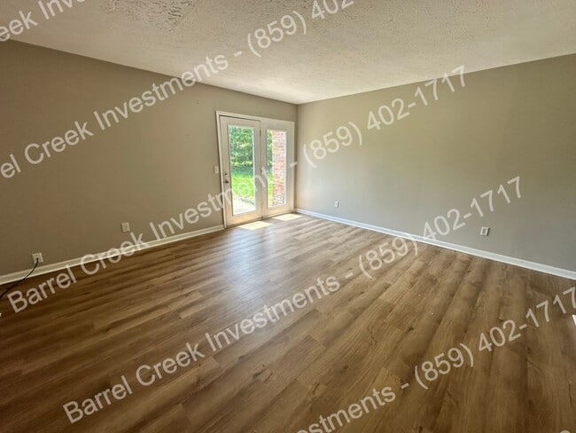 Building Photo - 2-Bed 1.5-Bath Townhome!