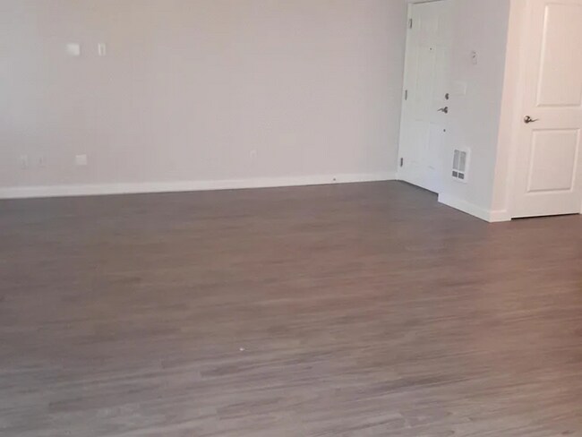 Building Photo - 2 bed/1 bath in Southeast Redmond