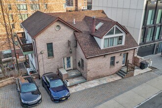 Building Photo - 228 Gorge Rd