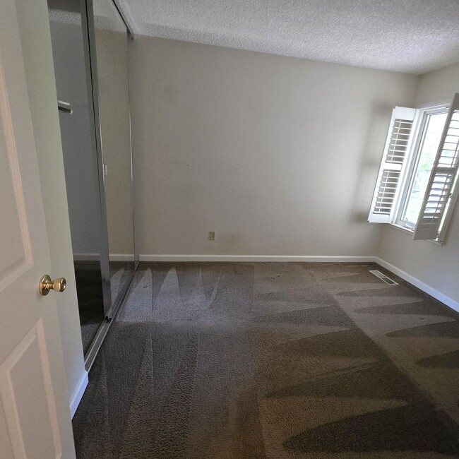 Building Photo - 4BD/2.5BA Single Story, Court Location on Walnut Creek Border