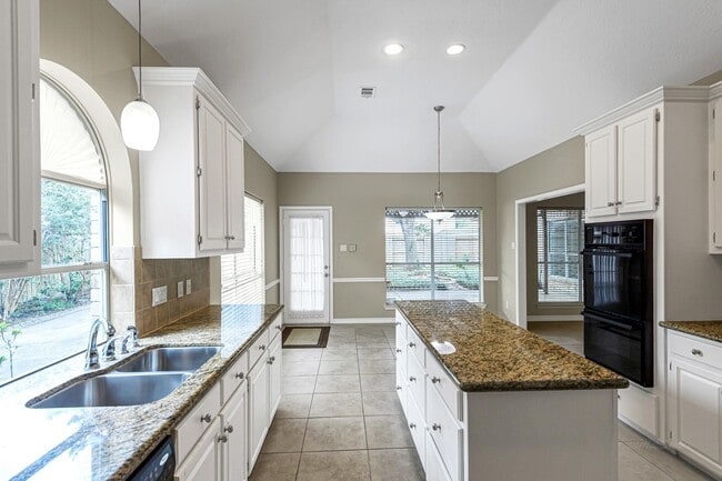 Building Photo - 1438 Crescent Green Dr