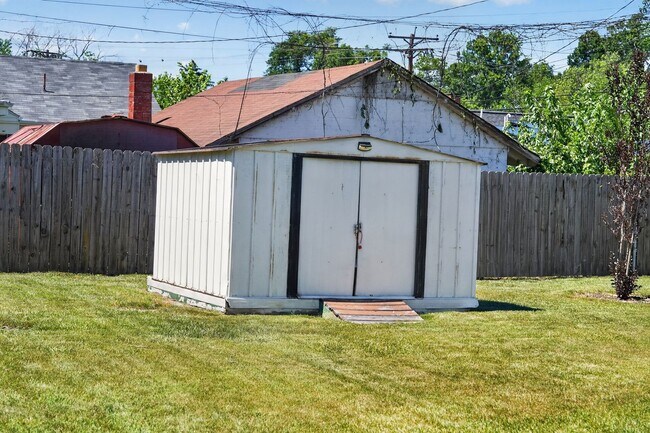 Building Photo - Updated Single-Family Home for Rent in Fairlawn