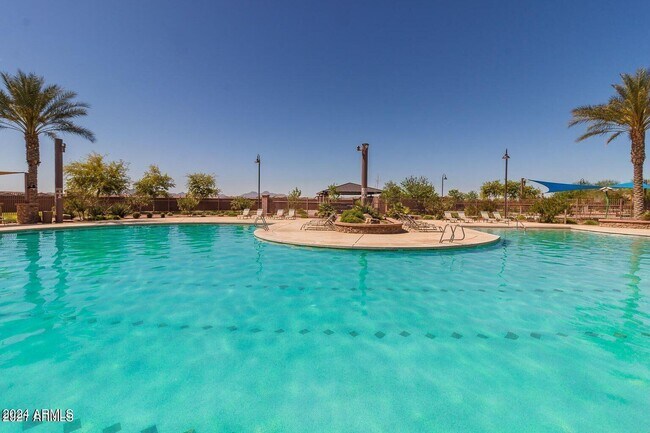 Building Photo - 421 W Leatherwood Ave