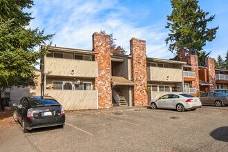 Building Photo - Stunning 2BR 1BA Apartment with Covered Lanai
