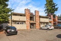 Building Photo - Stunning 2BR 1BA Apartment with Covered Lanai