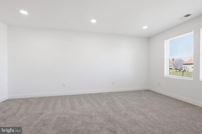 Building Photo - 25 Autumn Ln