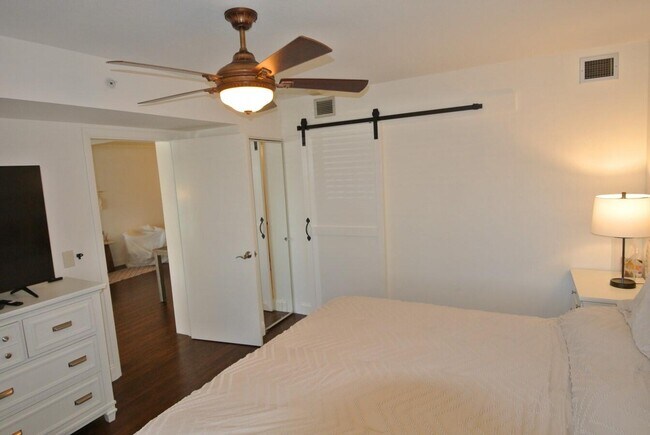 Building Photo - 1501 Marina Isle Way