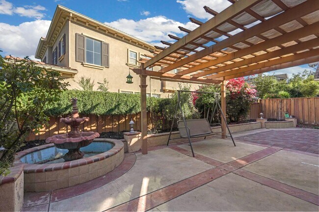 Building Photo - 356 S Paraiso Way