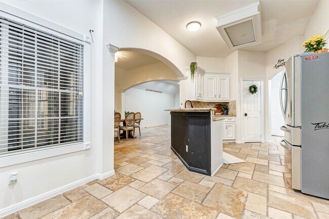 Building Photo - 402 Avenue H