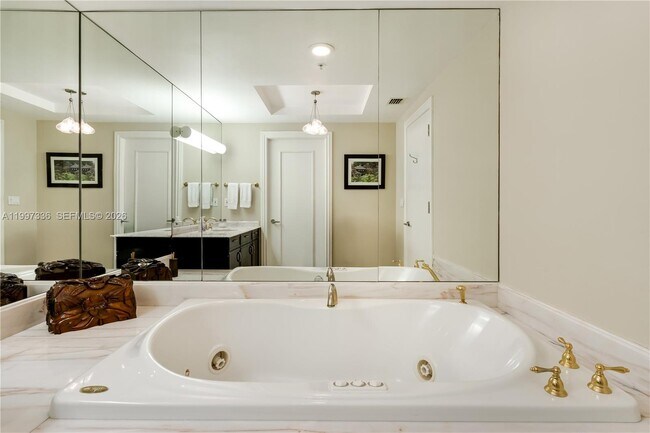 Building Photo - 445 Grand Bay Dr