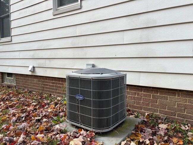 Building Photo - 743 Lander Rd