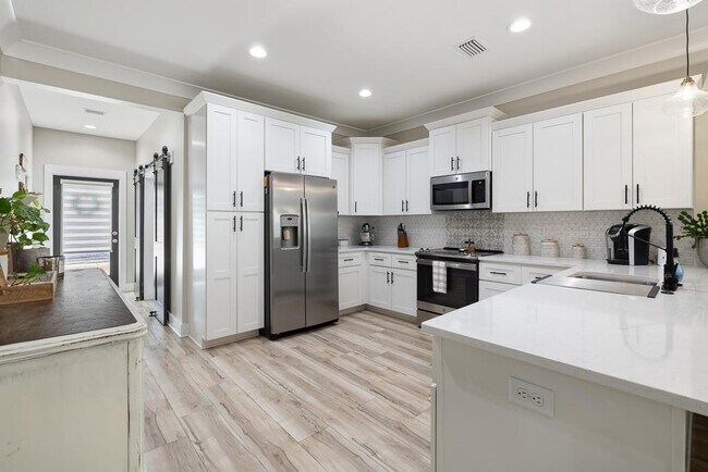 Building Photo - 246 Marsh Landing N