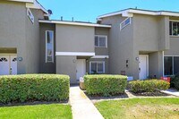 Building Photo - Beautiful 2 bedroom Irvine Townhome