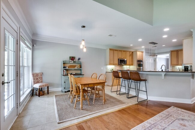 Building Photo - 2005 Daylily Dr