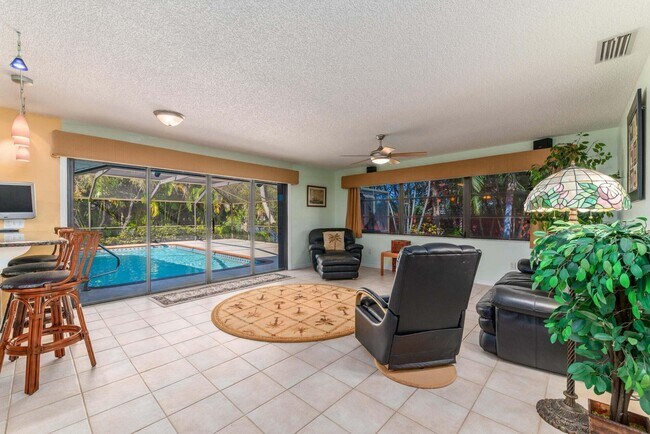 Building Photo - 2341 NW Bay Colony Ct