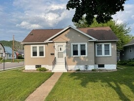 Building Photo - 654 22nd St N