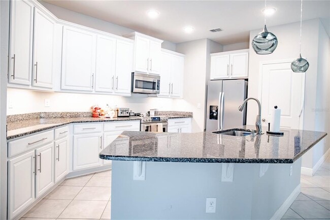 Building Photo - 10452 Laguna Plains Dr
