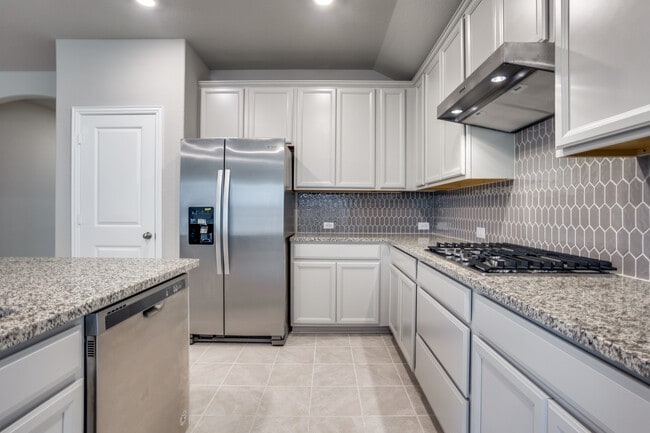 Building Photo - 211 Red Oak Dr