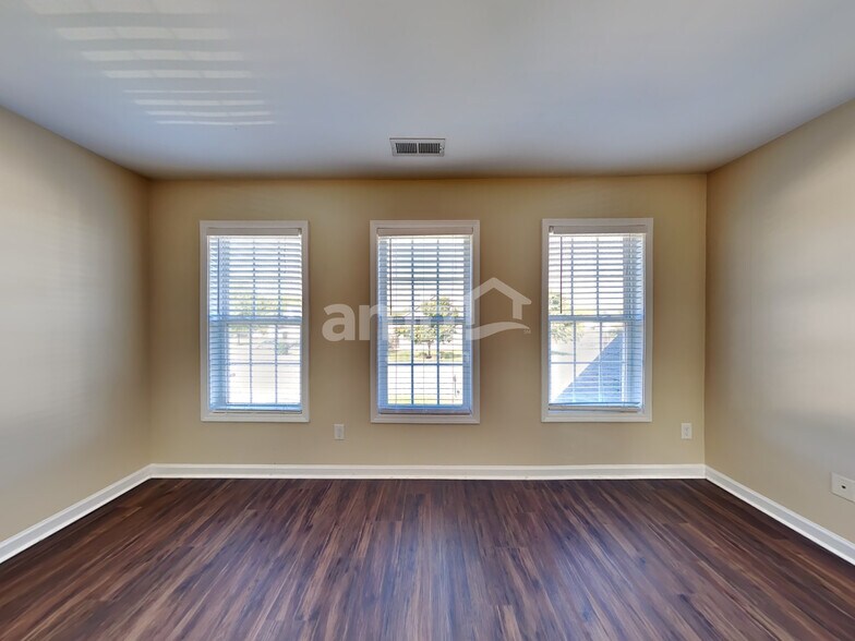 Building Photo - 129 Longbay St
