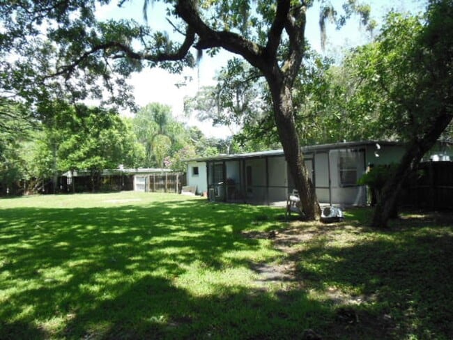 Building Photo - 404 Oakhurst St