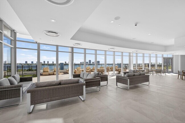 Building Photo - 220 Lake Shore Dr