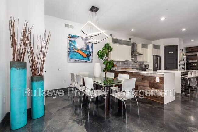Building Photo - 4413 E Montecito Ave