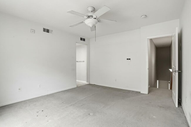 Building Photo - 1418 Allegado Alley