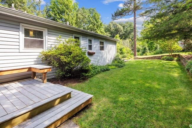 Building Photo - 2-4 Village Park Dr