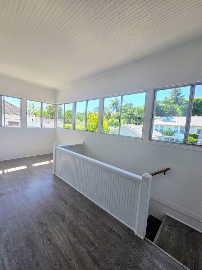 Building Photo - Charming Downtown Petaluma Gem - 3bed 1.5 Bath Available Now !