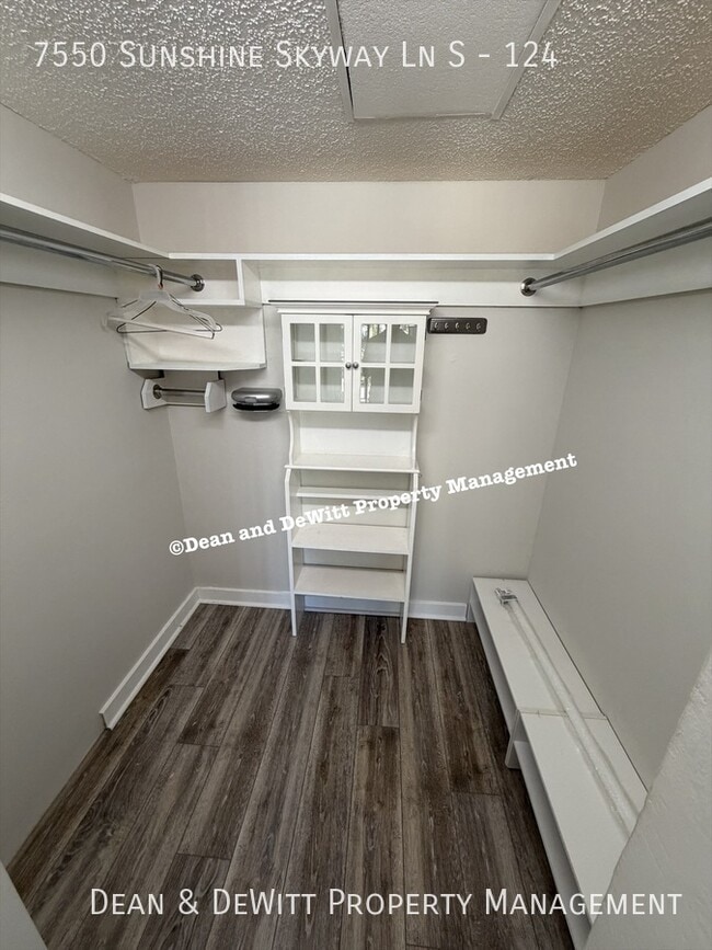 Building Photo - 7550 Sunshine Skyway Ln S