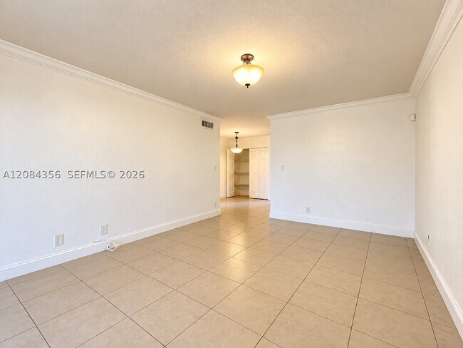 Building Photo - 13707 SW Kendale Lakes Cir
