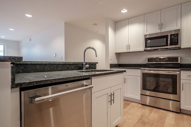 Building Photo - 2BR/2BA Old Port Condo Onsite Parking Available, Fitness Room and Elevator