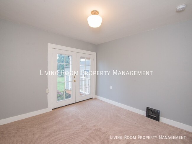 Building Photo - 1926 Fully Remodeled Farmhouse with a Fenc...